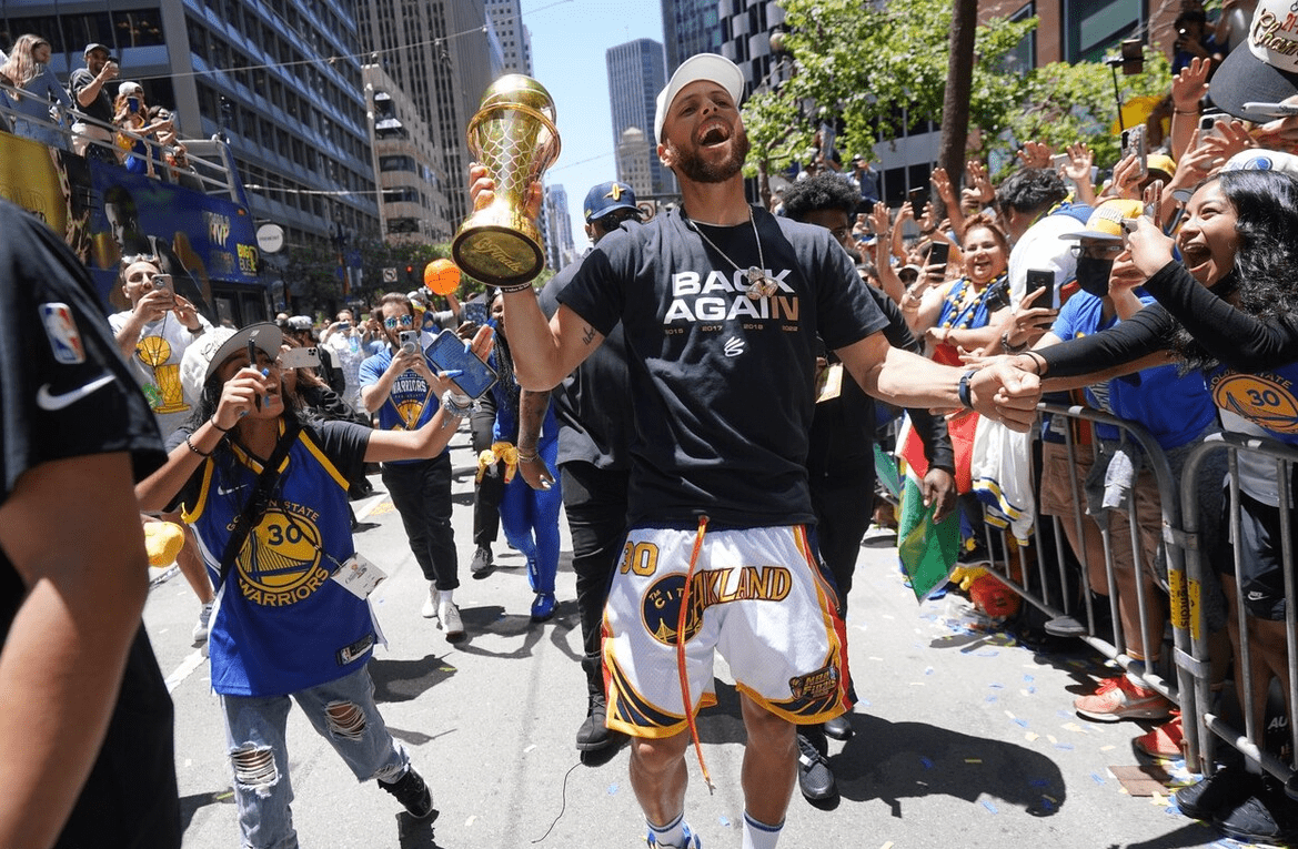 费城76人清晨队长鼓劲俄克拉荷马雷霆官宣签约备战NBA季后赛，中超今夜热度飙升看傻球迷的简单介绍